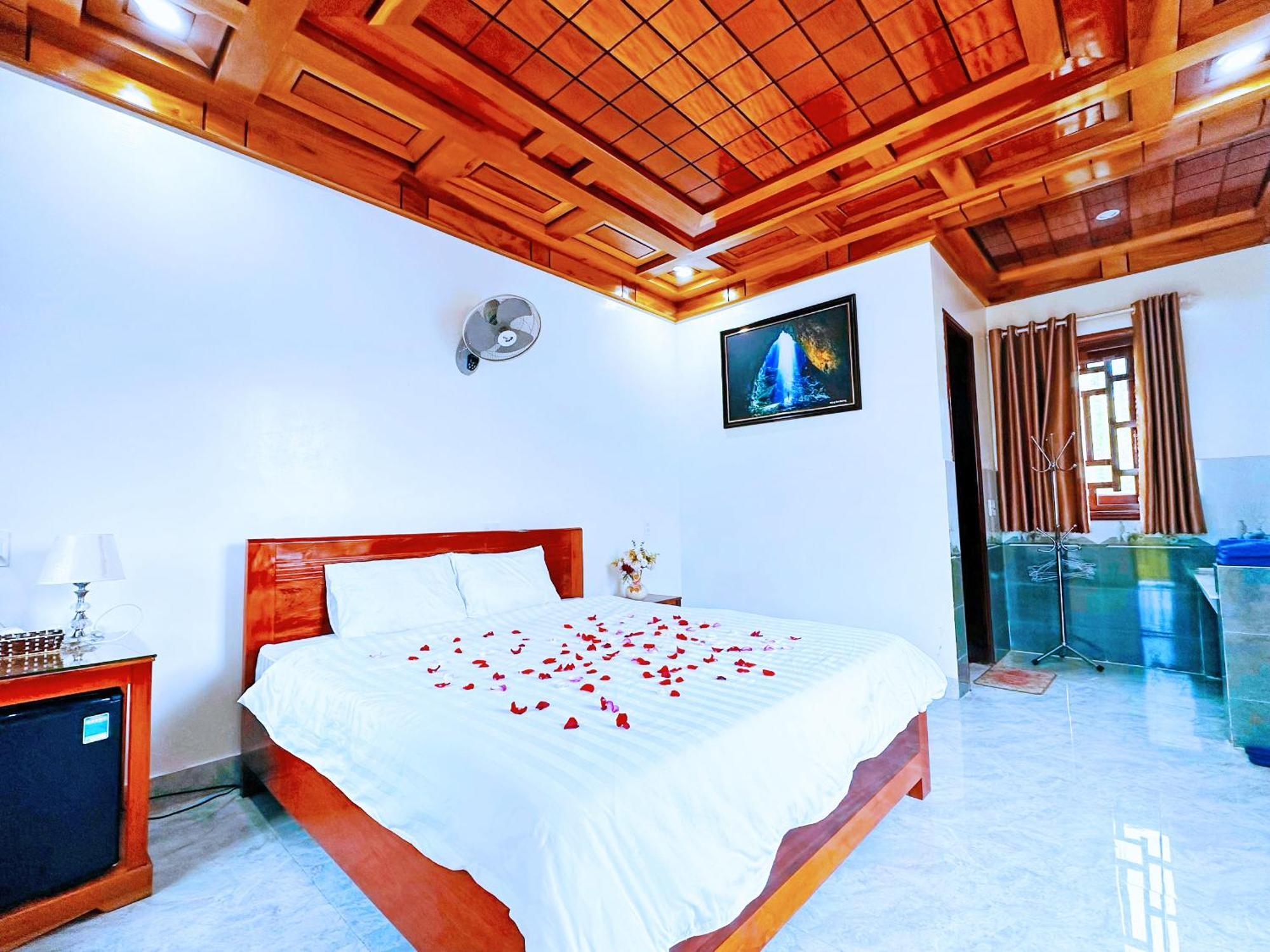 The Hill Villas Фонг Нха Екстериор снимка